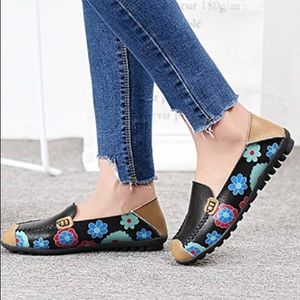 VenusCelia Black Floral Loafer Moccasins Size 8